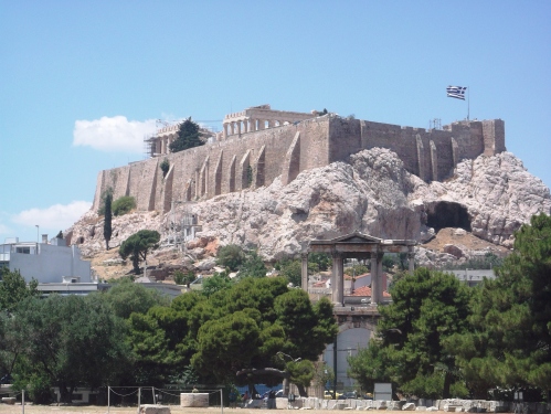 Arcul lui Hadrian, Partenonul şi Erehteionul, văzute din incinta sitului Olympion, Atena