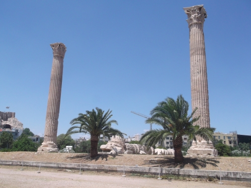 Cele două coloane de pa latura de sud-vest ale Templului lui Zeus Olimpianul păstrate intacte, situl Olympion