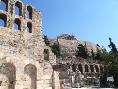 Odeonul lui Herod Atticus şi "Galeria lui Eumenes (dreapta), Atena